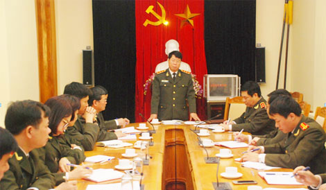 Thứ trưởng Bùi Văn Nam làm việc với Cục Pháp chế và cải cách hành chính, tư pháp