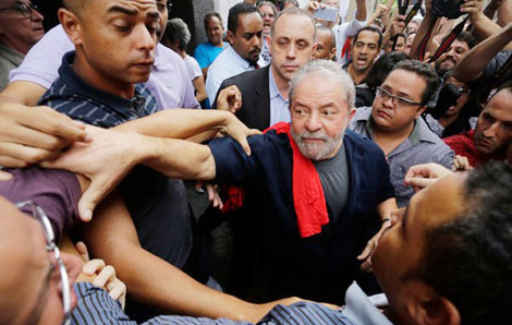 Cựu Tổng thống Brazil Lula da Silva đối mặt với 13 năm tù