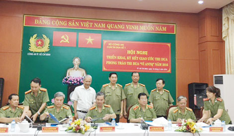 Ký kết giao ước phong trào thi đua “Vì An ninh Tổ quốc”