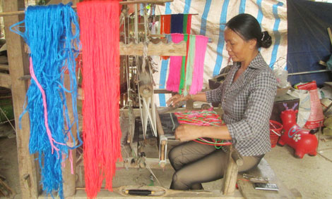 Người giữ “lửa” nghề dệt thổ cẩm truyền thống