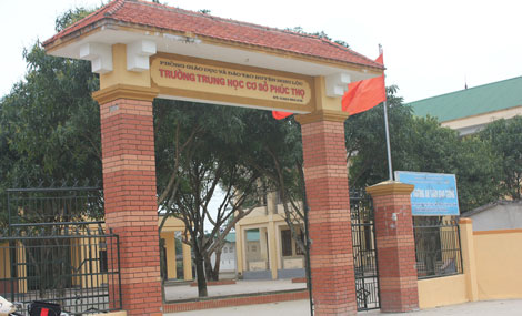 Hiệu trưởng bị tố tát học sinh đến… tè ra quần