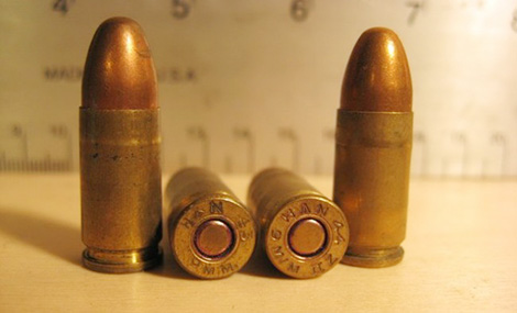 Cuốc đất trồng cỏ phát hiện "kho" đạn M79