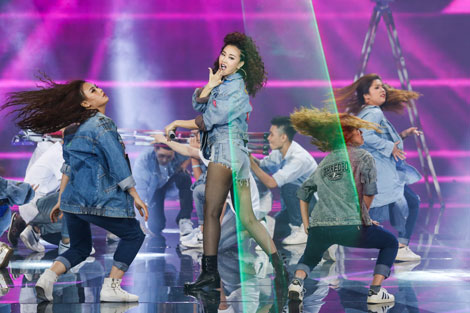 Maya hóa thân thành cô gái đường phố,  khoe hit mới tặng fans trong Gala trao giải The Remix