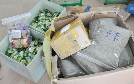 Nhóm sinh viên lập "đại lý cỏ Mỹ" để đi bar