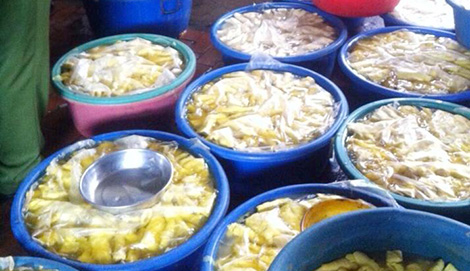 Hàng chục tấn măng tươi "dầm" hóa chất tẩy trắng, nhuộm màu độc hại