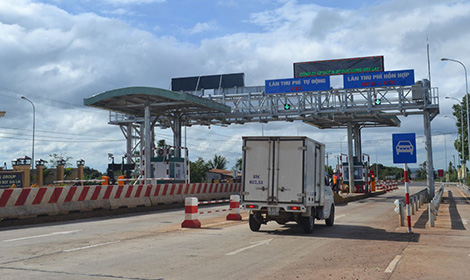 Doanh nghiệp vận tải khóc nức nở khi trạm thu phí BOT dày đặc
