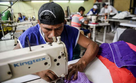 Nhà tù giúp phạm nhân chuộc lỗi qua các "bộ cánh"