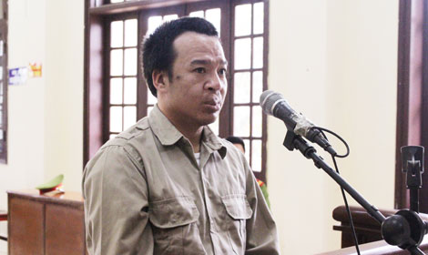 Ghen vô cớ, tẩm xăng đốt vợ