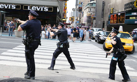 Cảnh sát New York truy quét tội phạm