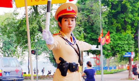 Sắc nắng nơi ngã tư đường phố