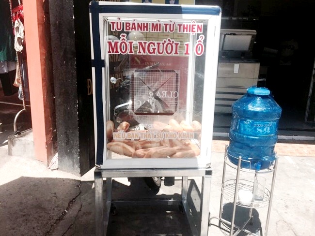 Câu chuyện cảm động: Cơm 2 nghìn đồng và bánh mỳ miễn phí