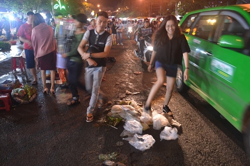 Du khách thải rác, nhếch nhác chợ đêm Đà Lạt