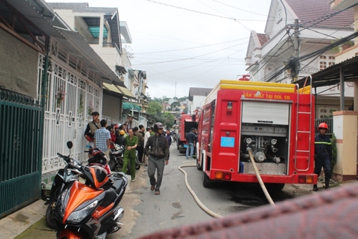 Sau tiếng nố rất lớn, một căn hộ phát hỏa trong khu dân cư