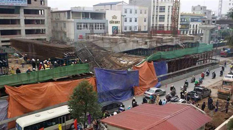 Sập hệ thống giàn giáo đường sắt đô thị giữa đường Nguyễn Trãi