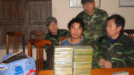 BĐBP bắt đối tượng vận chuyển 20 bánh heroin