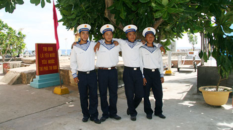 Xây dựng một lớp thanh niên mới có tâm, có trí, có tài, có tính tự trọng và tự chủ