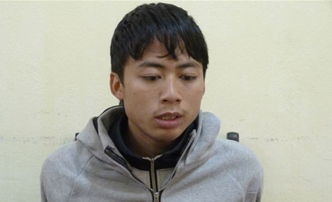 Đổ thuốc diệt cỏ vào bể nước để hạ độc tình địch