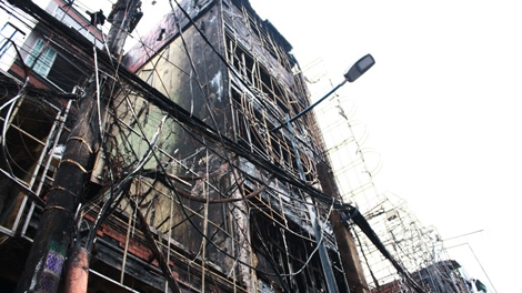 Nhìn từ vụ cháy 2 quán karaoke: Những “lồng sắt nhốt người”