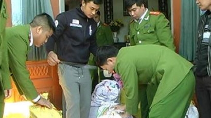 Bắt đối tượng mua bán 3 tạ pháo
