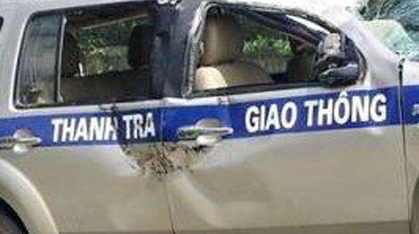 'Vây' Thanh tra giao thông để giải cứu xe vi phạm