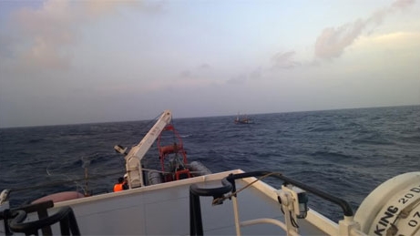 Cứu 12 thuyền viên gặp nạn trên vùng biển Nam Trung bộ