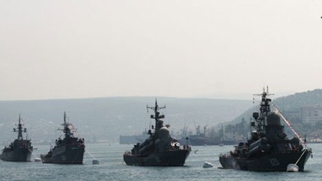 Đông - Tây dàn thế trận