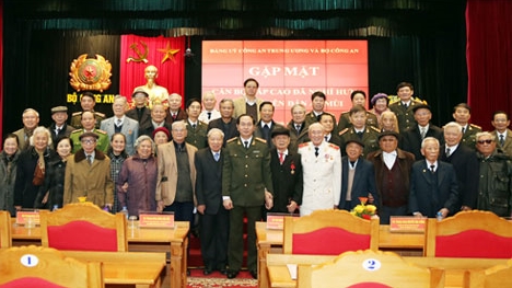 Gặp mặt cán bộ cấp cao đã nghỉ hưu nhân dịp Tết Nguyên đán Ất Mùi 2015