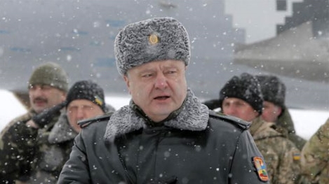 Hàng trăm người biểu tình tấn công dinh Tổng thống Ukraine