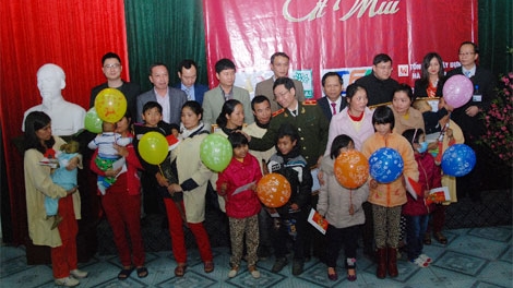 Tặng 1.000 suất ăn cho bệnh nhi ngày Tết