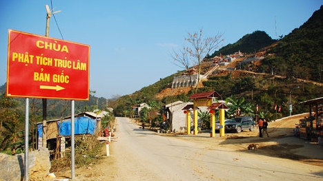 Cột mốc tâm linh nơi biên viễn