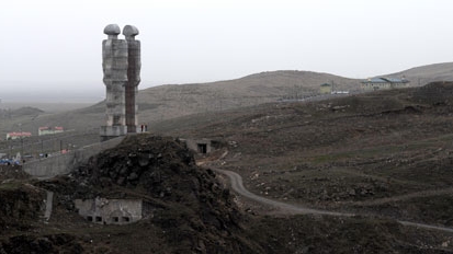 Tổng thống Thổ Nhĩ Kỳ bị phạt tiền vì xúc phạm tượng đài