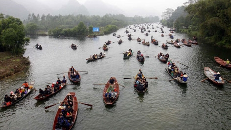 Nhức nhối những chuyện buồn trong mùa lễ hội