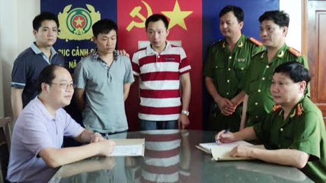 Trao trả đối tượng truy nã cho Công an Trung Quốc