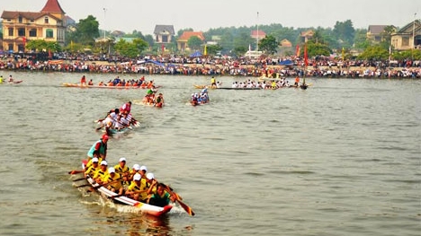 Đua thuyền kỷ niệm 40 năm giải phóng huyện Hải Lăng