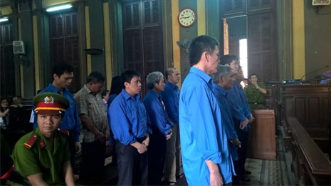 Hoãn phiên phúc thẩm vụ ‘thổi giá’ tàu lặn để bị cáo mời luật sư