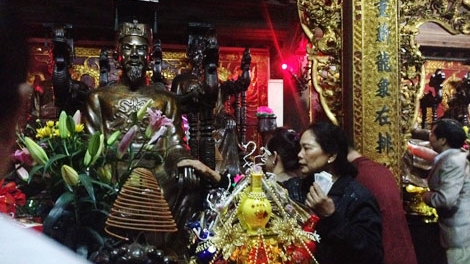 "Gần chùa gọi Bụt bằng anh"