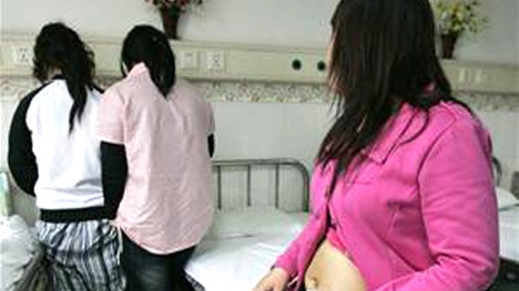 Vui buồn chuyện mang thai hộ: Nỗi niềm biết tỏ cùng ai