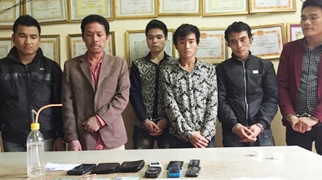 Tạm giữ 6 kẻ 'tụ nhau đập đá'