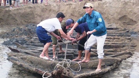 Trục vớt con tàu bị vùi lấp trên biển hơn 70 năm