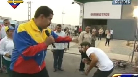 Tổng thống Venezuela thành… võ sĩ đấm bốc
