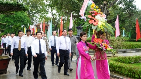 Đồng chí Lê Hồng Anh thăm và làm việc tại Nghệ An