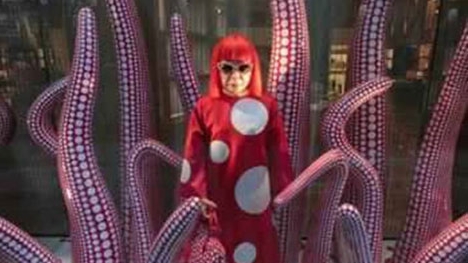 Nữ họa sĩ cao tuổi nổi tiếng nhất thế giới