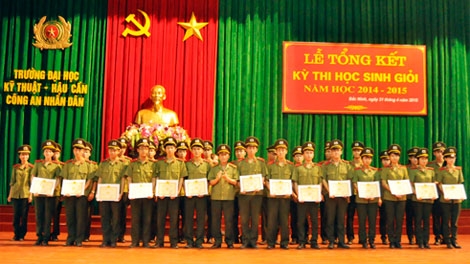 ĐH Kỹ thuật – Hậu cần CAND tuyên dương học viên giỏi