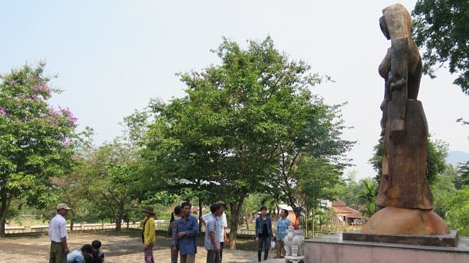 Ký ức đau thương của cậu bé có tên trong bia tưởng niệm vụ thảm sát