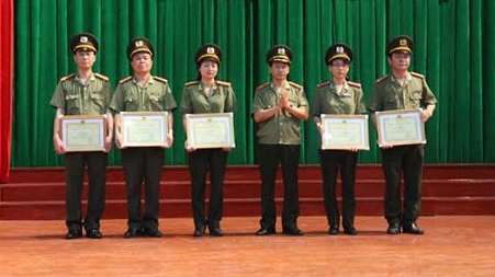 5 tập thể và 50 cá nhân xuất sắc của Đại học Kỹ thuật - Hậu cần CAND được khen thưởng