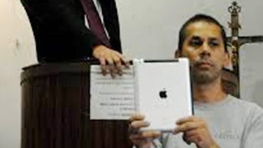 Đấu giá máy tính bảng của Đức Giáo hoàng