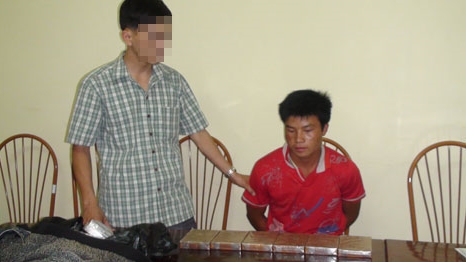 Mua bán ma túy trước cổng bệnh viện