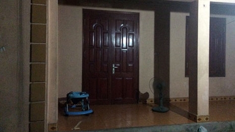 Cha tâm thần cứa cổ con gái rồi định nhảy giếng tự tử