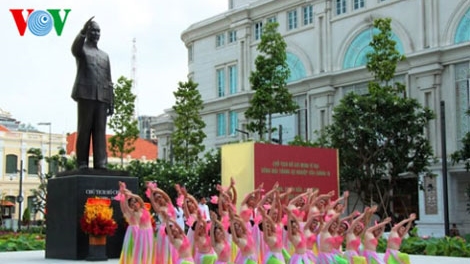 TPHCM khánh thành tượng đài Chủ tịch Hồ Chí Minh