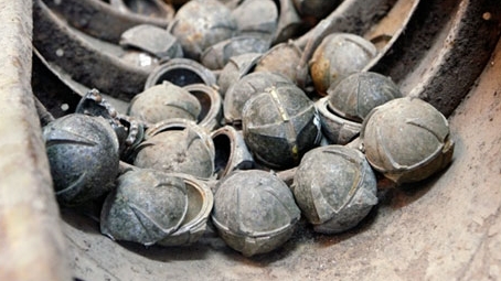 Thiệt mạng vì nhặt được cục sắt không ngờ là bom bi